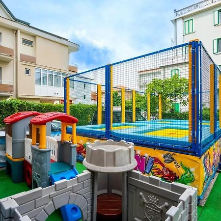 Hotel Gambrinus - Valentini Family Village เบลลาเรีย-อีเจอา มารีนา ภายนอก รูปภาพ