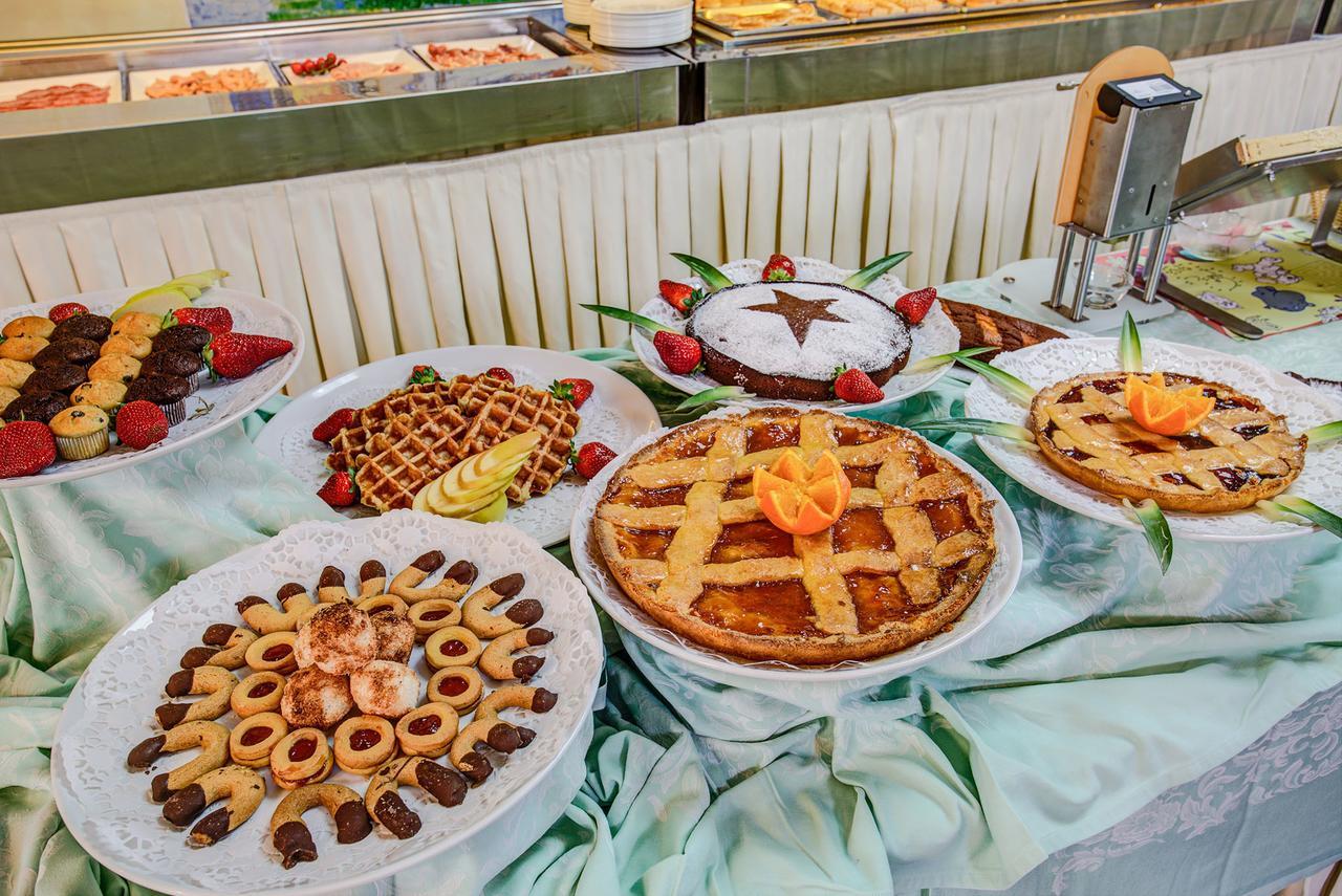 Hotel Gambrinus - Valentini Family Village เบลลาเรีย-อีเจอา มารีนา ภายนอก รูปภาพ